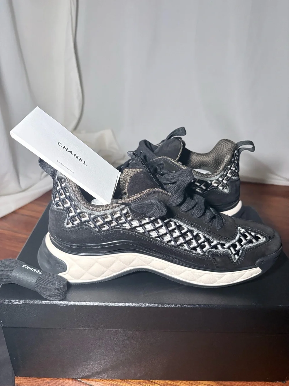 CHANEL stylish women